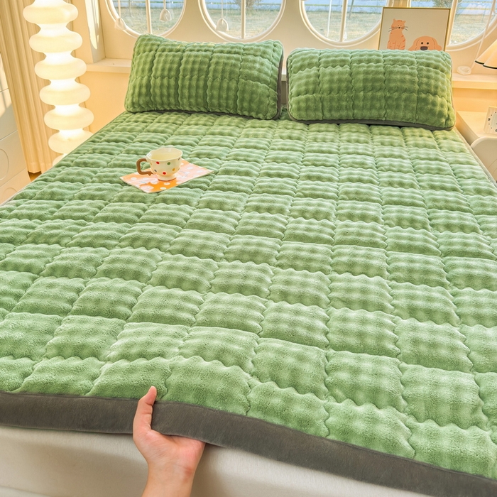 91家纺网 家纺一手货源 找家纺 奇丝雅 2025新款A类牛奶绒泡泡绒床褥床垫床盖兔毛绒家用学生宿舍上下铺寝室褥子软垫床护垫夹棉（大床）场景二 清新绿