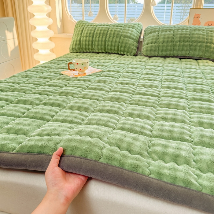 91家纺网 家纺一手货源 找家纺 奇丝雅 2025新款A类牛奶绒泡泡绒床褥床垫床盖兔毛绒家用学生宿舍上下铺寝室褥子软垫床护垫夹棉（大床）场景二 清新绿