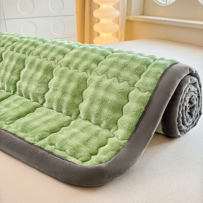 91家纺网 家纺一手货源 找家纺 奇丝雅 2025新款A类牛奶绒泡泡绒床褥床垫床盖兔毛绒家用学生宿舍上下铺寝室褥子软垫床护垫夹棉（大床）场景二 清新绿