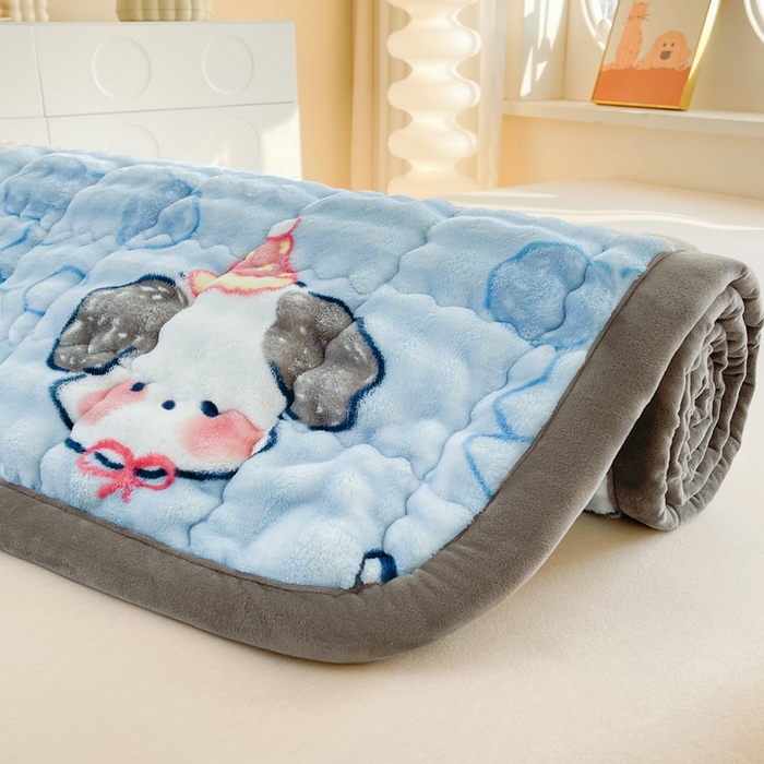 91家纺网 家纺一手货源 找家纺 奇丝雅 2025新款A类牛奶绒泡泡绒床褥床垫床盖兔毛绒家用学生宿舍上下铺寝室褥子软垫床护垫夹棉（大床）场景二 趴趴狗