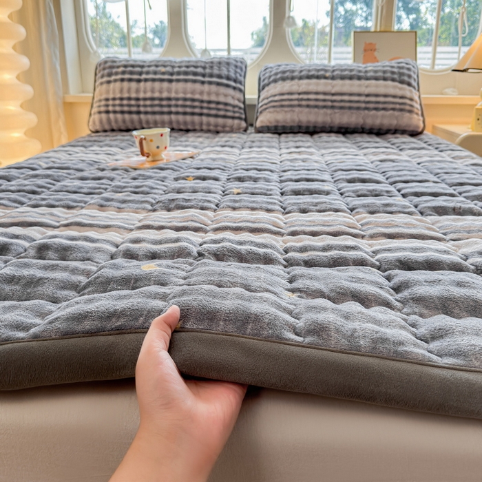 91家纺网 家纺一手货源 找家纺 奇丝雅 2025新款A类牛奶绒泡泡绒床褥床垫床盖兔毛绒家用学生宿舍上下铺寝室褥子软垫床护垫夹棉（大床）场景二 繁星