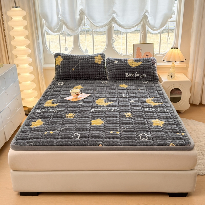 91家纺网 家纺一手货源 找家纺 奇丝雅 2025新款A类牛奶绒泡泡绒床褥床垫床盖兔毛绒家用学生宿舍上下铺寝室褥子软垫床护垫夹棉（大床）场景二 月亮湾