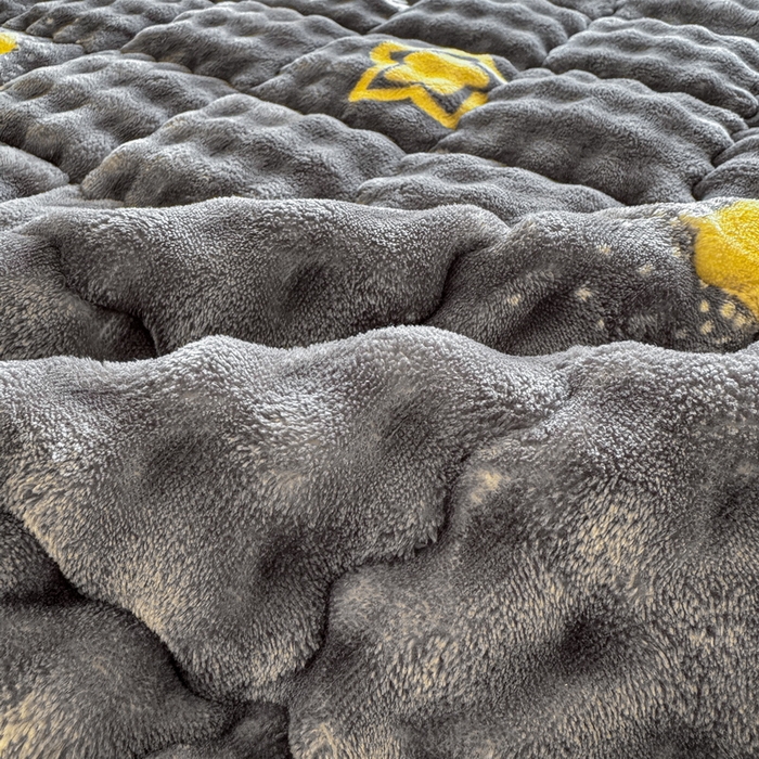 91家纺网 家纺一手货源 找家纺 奇丝雅 2025新款A类牛奶绒泡泡绒床褥床垫床盖兔毛绒家用学生宿舍上下铺寝室褥子软垫床护垫夹棉（大床）场景二 月亮湾