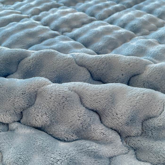 91家纺网 家纺一手货源 找家纺 奇丝雅 2025新款A类牛奶绒泡泡绒床褥床垫床盖兔毛绒家用学生宿舍上下铺寝室褥子软垫床护垫夹棉（大床）场景二 柔和蓝