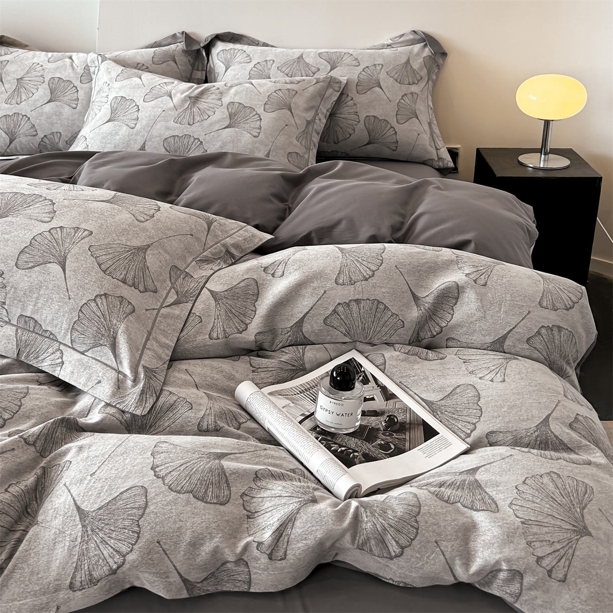 91家纺网 家纺一手货源 找家纺 锦彩家居 2025新款A类60支全棉色织提花四件套-复古风系列 银杏叶-灰色