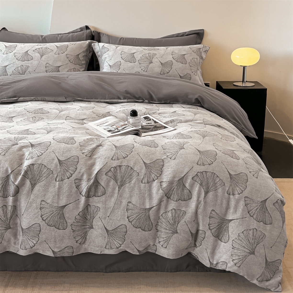 91家纺网 家纺一手货源 找家纺 锦彩家居 2025新款A类60支全棉色织提花四件套-复古风系列 银杏叶-灰色