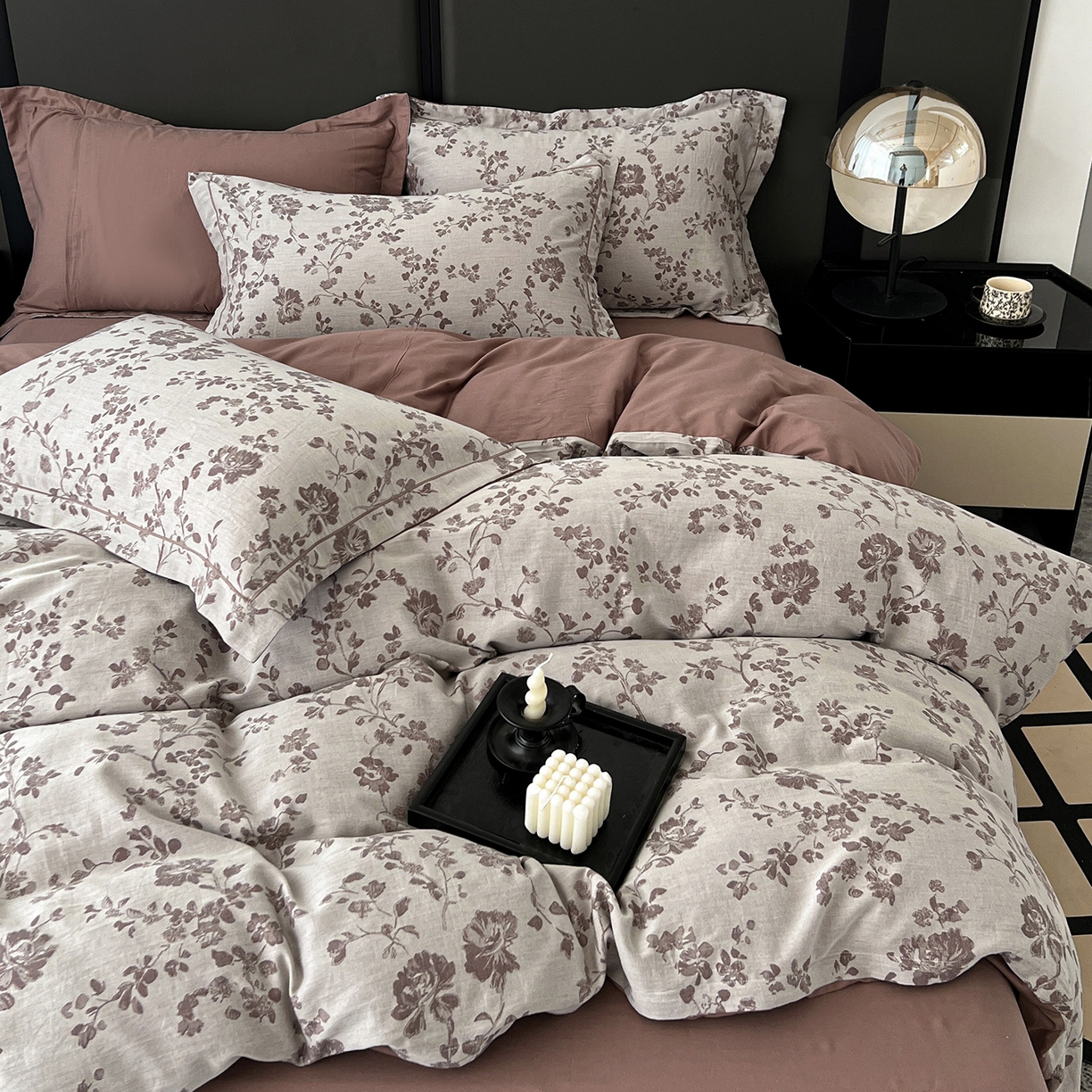 91家纺网 家纺一手货源 找家纺 锦彩家居 2025新款A类60支全棉色织提花四件套-复古风系列 屋顶花园-豆沙