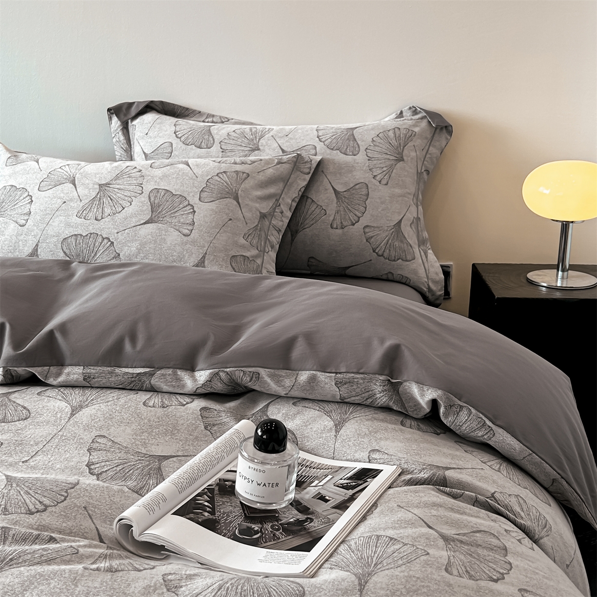 91家纺网 家纺一手货源 找家纺 锦彩家居 2025新款A类60支全棉色织提花四件套-复古风系列 银杏叶-灰色