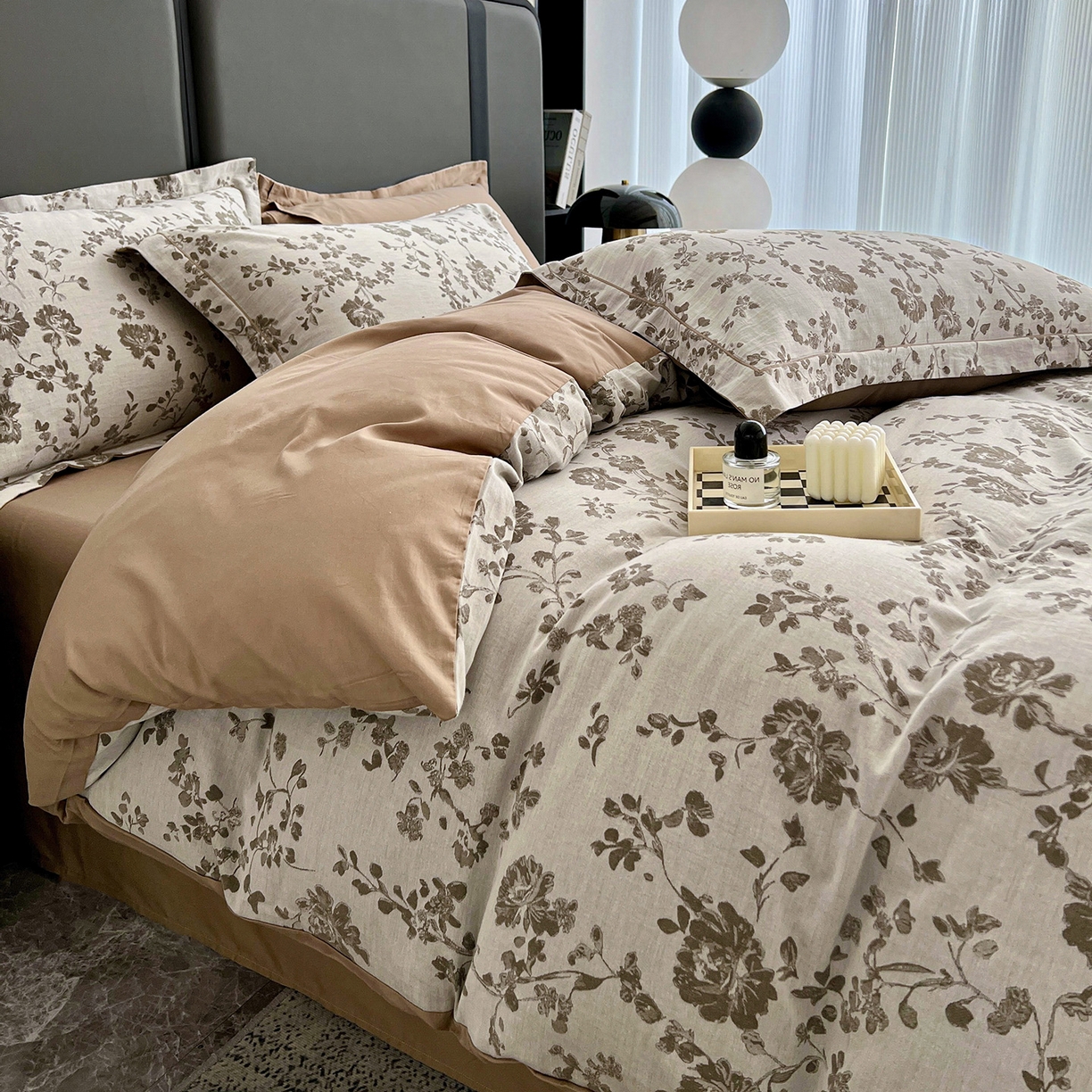 91家纺网 家纺一手货源 找家纺 锦彩家居 2025新款A类60支全棉色织提花四件套-复古风系列 屋顶花园-卡其