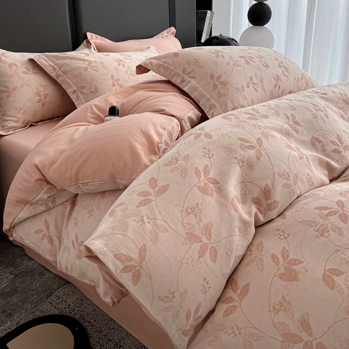 91家纺网 家纺一手货源 找家纺 锦彩家居 2025新款A类60支全棉色织提花四件套-复古风系列 枝繁叶茂-粉