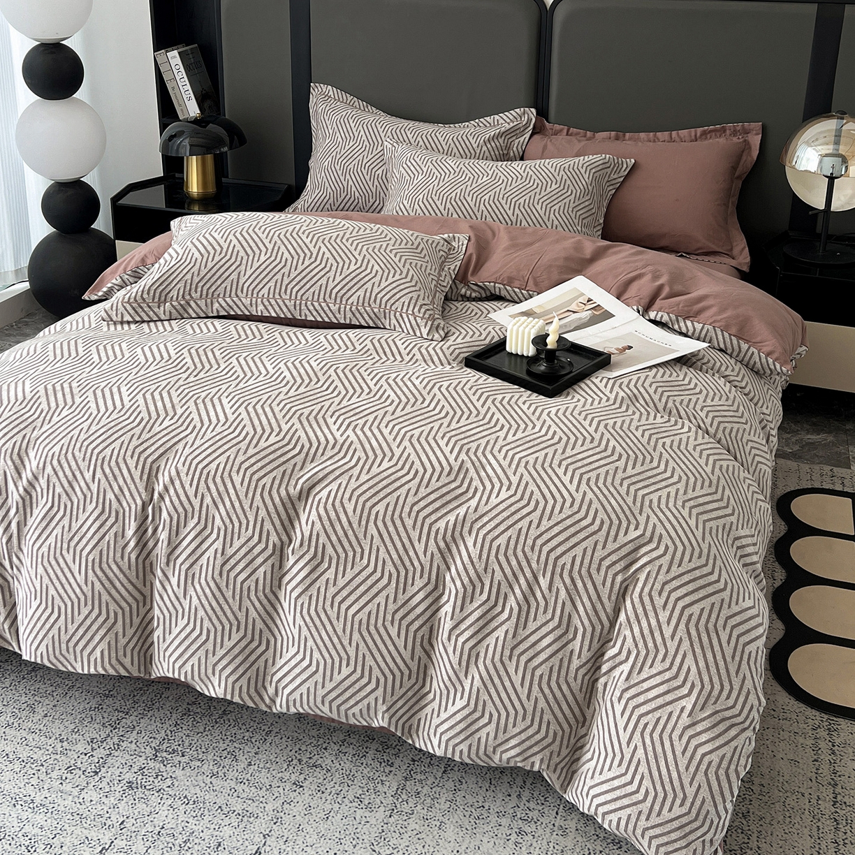 91家纺网 家纺一手货源 找家纺 锦彩家居 2025新款A类60支全棉色织提花四件套-复古风系列 简雅几何-豆沙