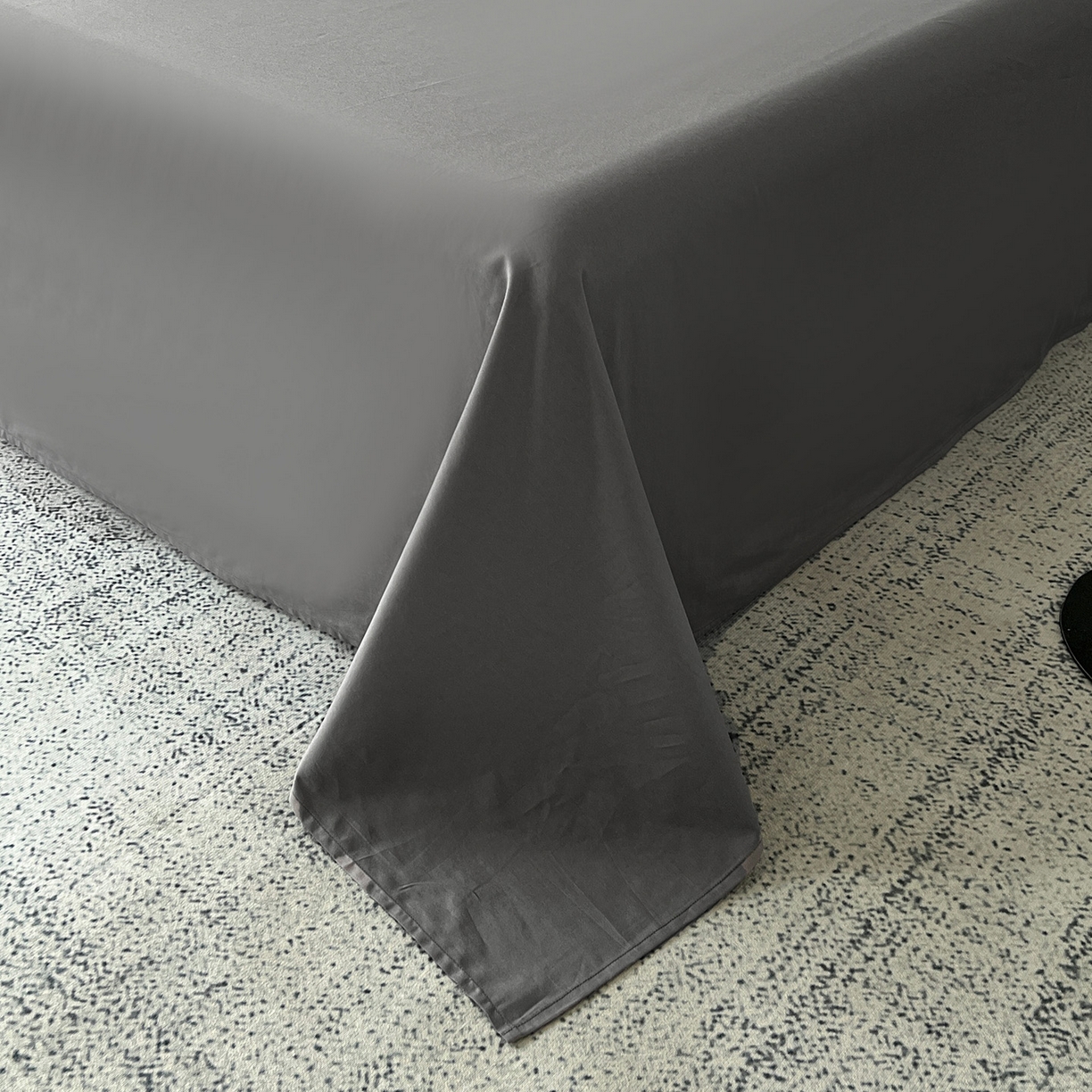 91家纺网 家纺一手货源 找家纺 锦彩家居 2025新款A类60支全棉色织提花四件套-复古风系列 简雅几何-灰