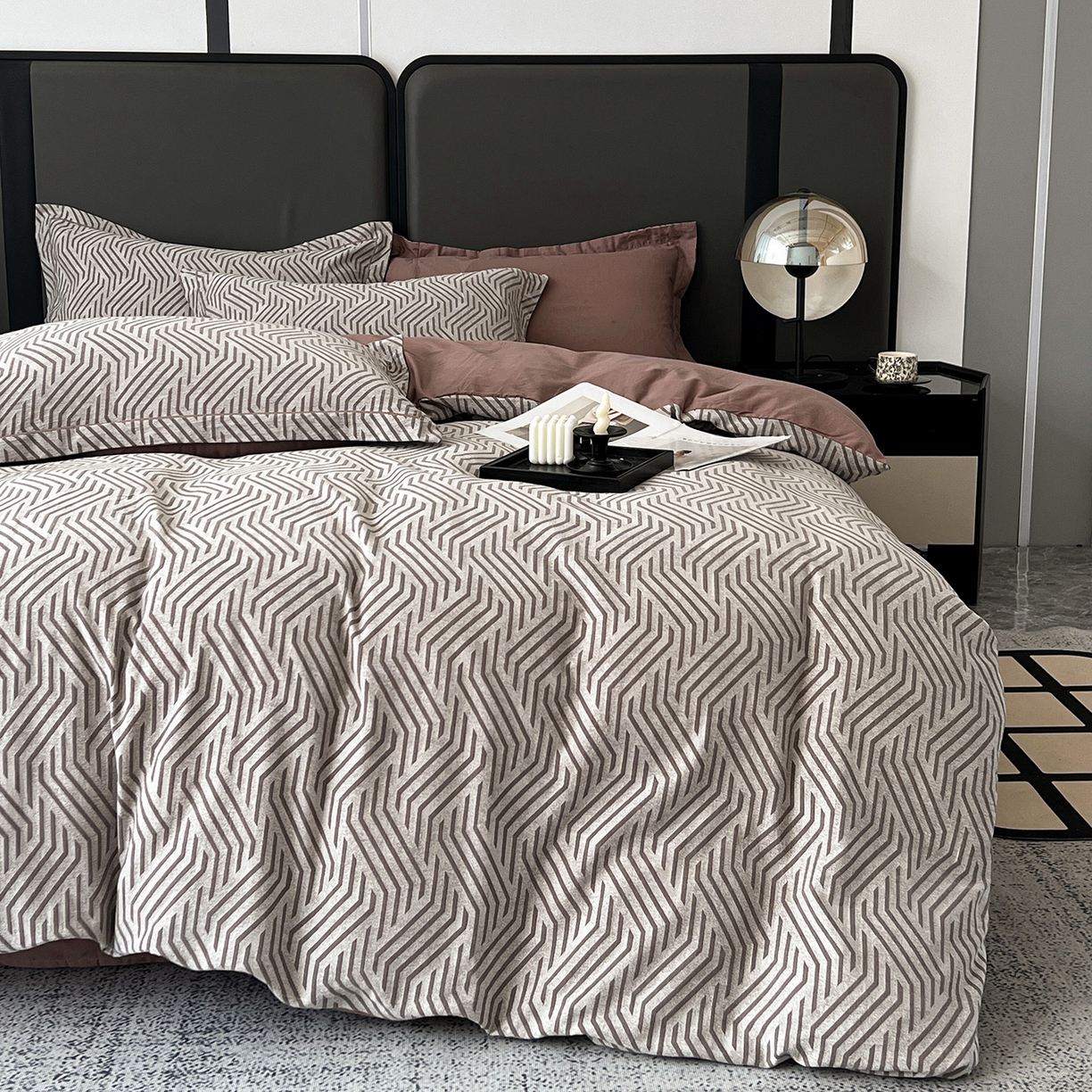 91家纺网 家纺一手货源 找家纺 锦彩家居 2025新款A类60支全棉色织提花四件套-复古风系列 简雅几何-豆沙