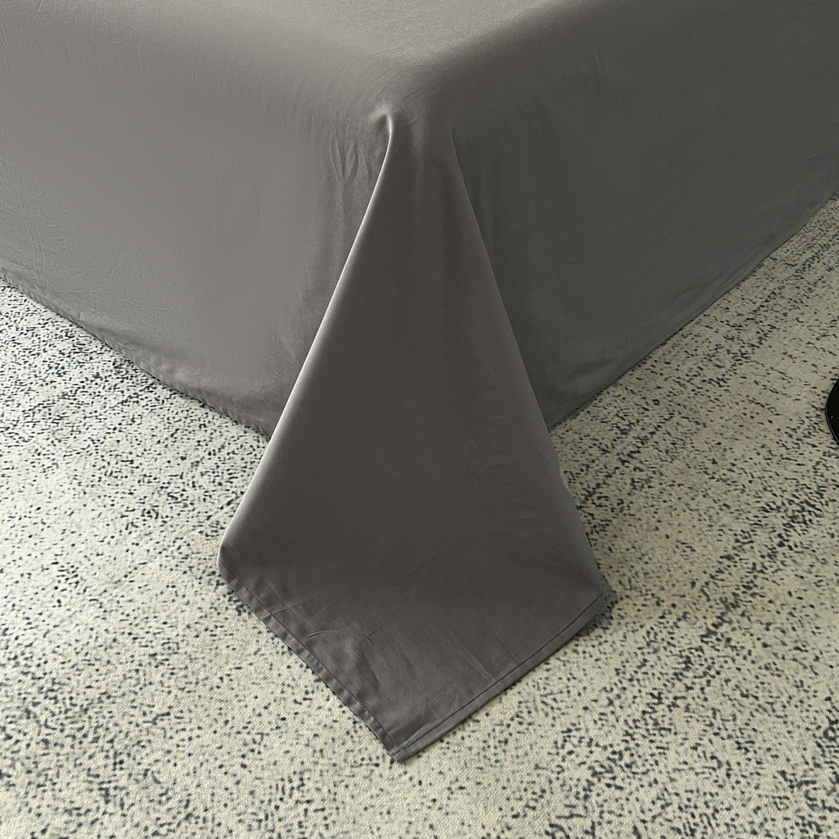 91家纺网 家纺一手货源 找家纺 锦彩家居 2025新款A类60支全棉色织提花四件套-复古风系列 蝴蝶花影-灰