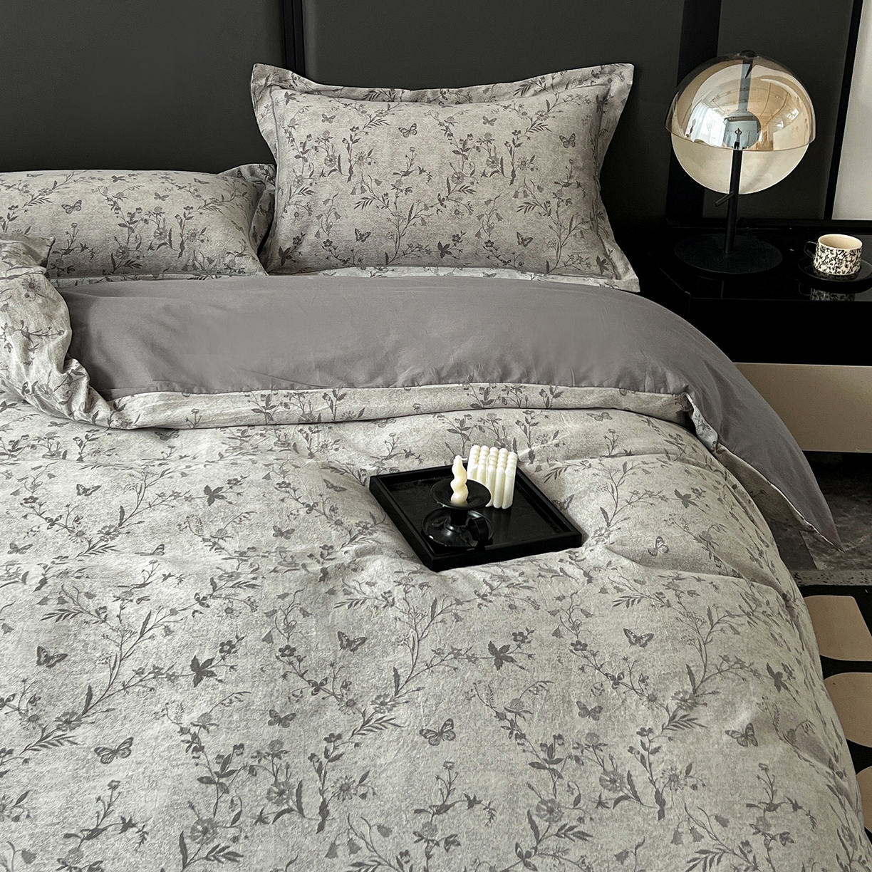 91家纺网 家纺一手货源 找家纺 锦彩家居 2025新款A类60支全棉色织提花四件套-复古风系列 蝴蝶花影-灰