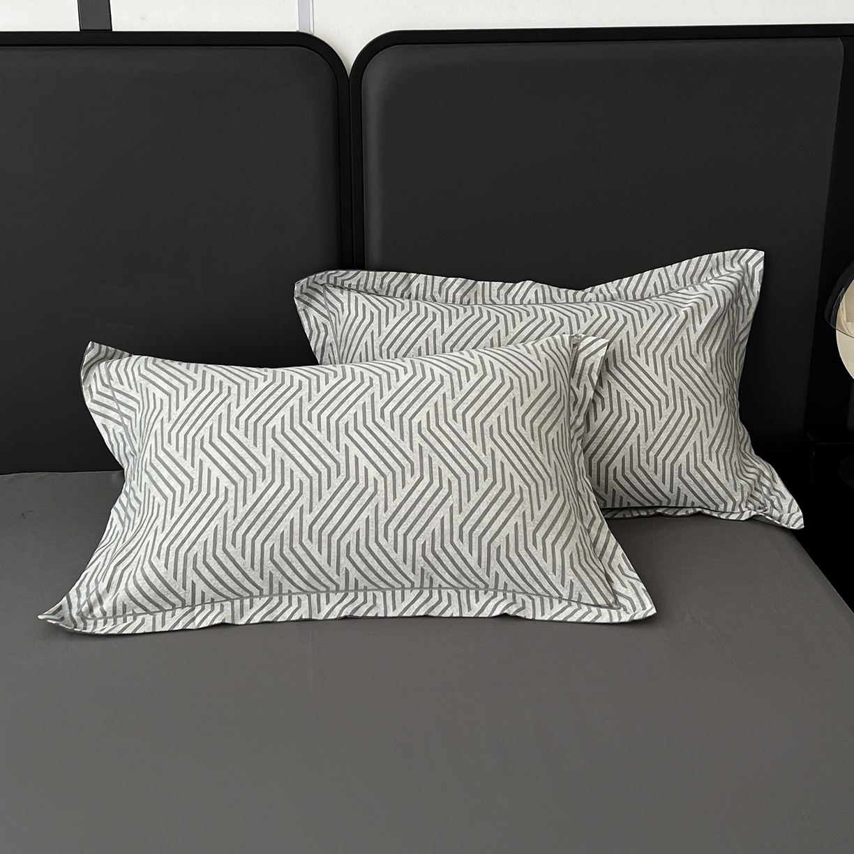 91家纺网 家纺一手货源 找家纺 锦彩家居 2025新款A类60支全棉色织提花四件套-复古风系列 简雅几何-灰