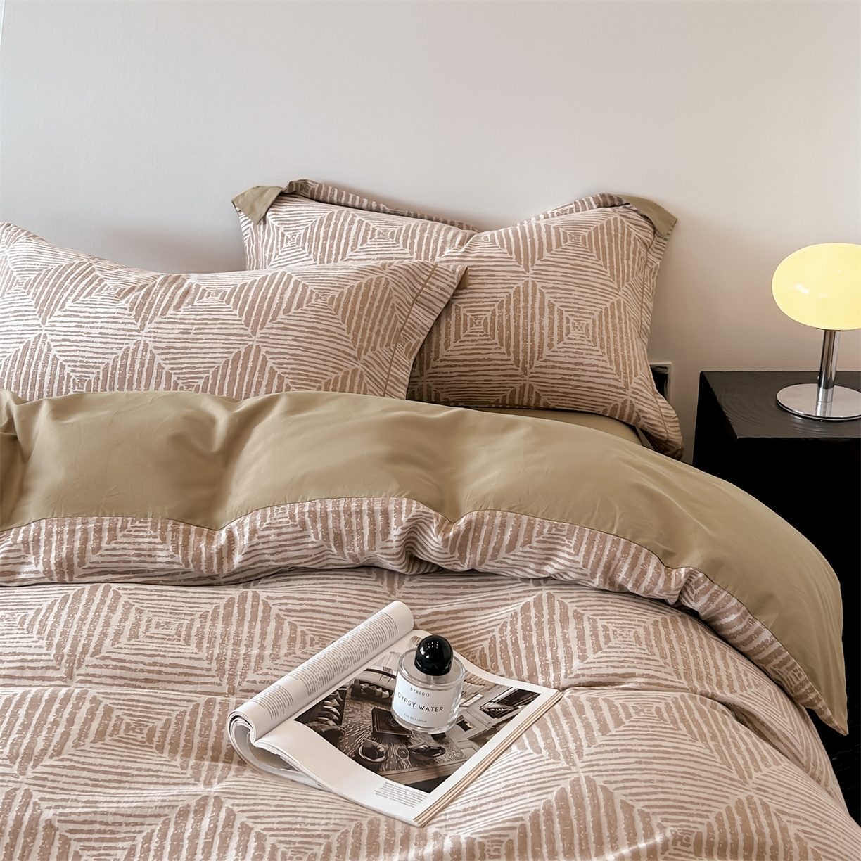 91家纺网 家纺一手货源 找家纺 锦彩家居 2025新款A类60支全棉色织提花四件套-复古风系列 几何菱形-咖色