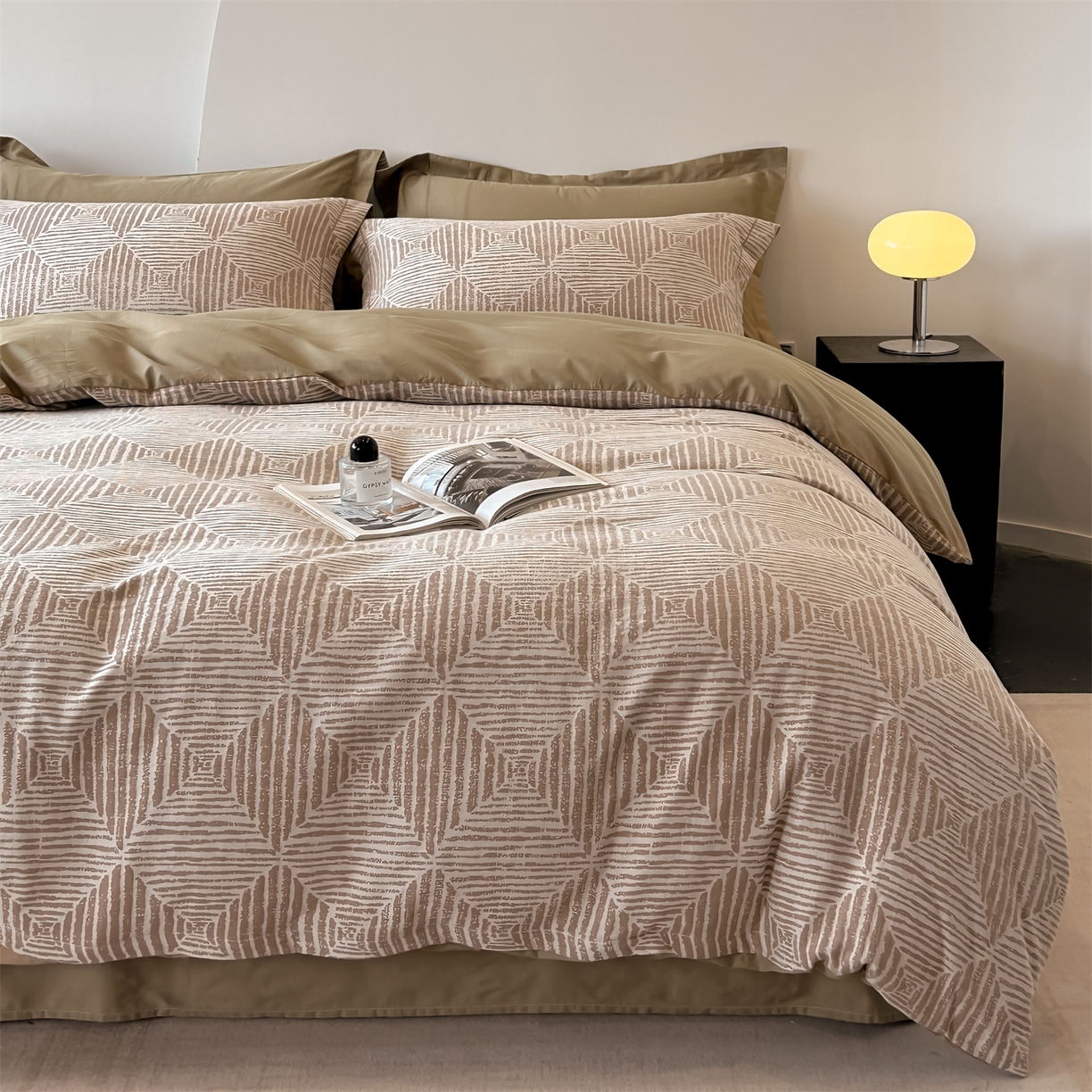 91家纺网 家纺一手货源 找家纺 锦彩家居 2025新款A类60支全棉色织提花四件套-复古风系列 几何菱形-咖色