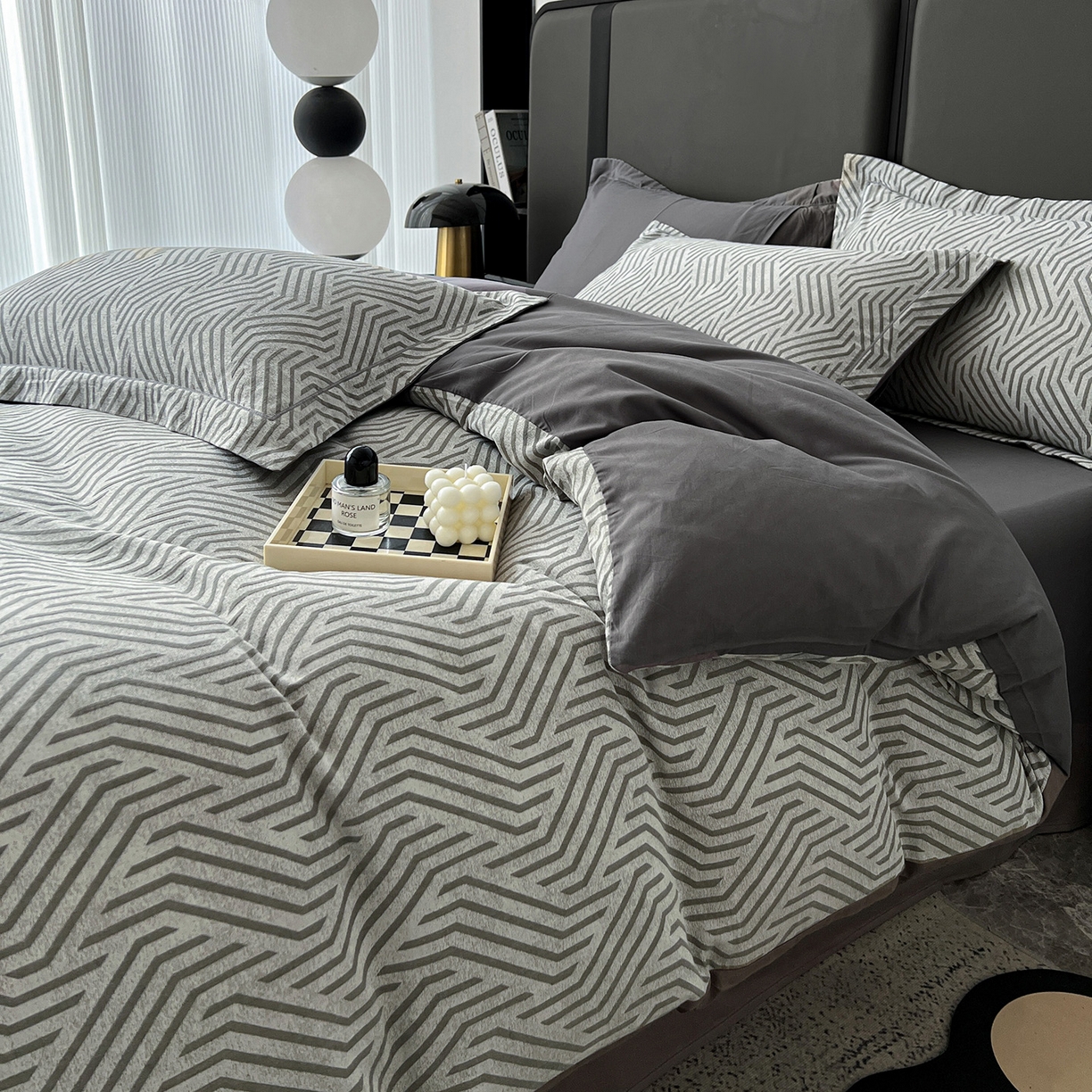 91家纺网 家纺一手货源 找家纺 锦彩家居 2025新款A类60支全棉色织提花四件套-复古风系列 简雅几何-灰