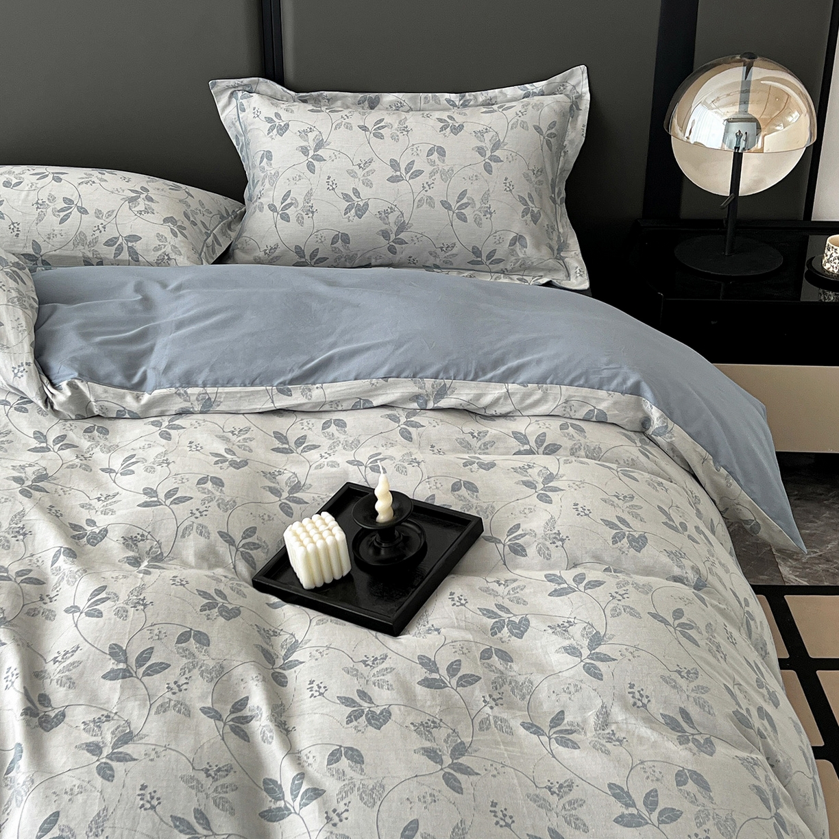 91家纺网 家纺一手货源 找家纺 锦彩家居 2025新款A类60支全棉色织提花四件套-复古风系列 枝繁叶茂-蓝