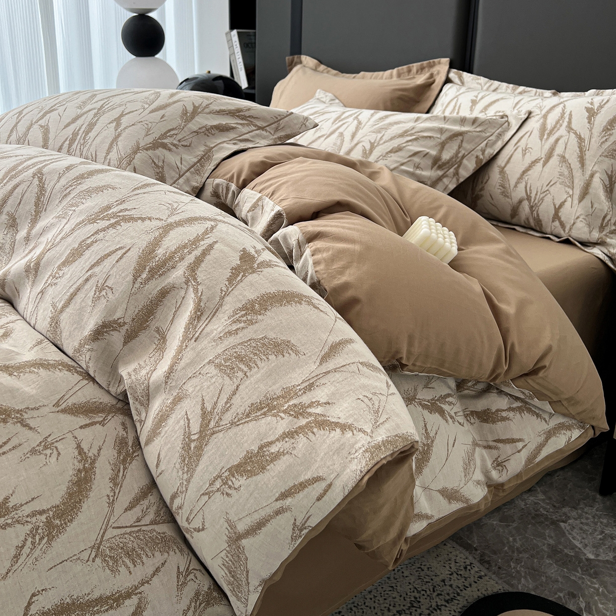 91家纺网 家纺一手货源 找家纺 锦彩家居 2025新款A类60支全棉色织提花四件套-复古风系列 风吹穗绒-卡其