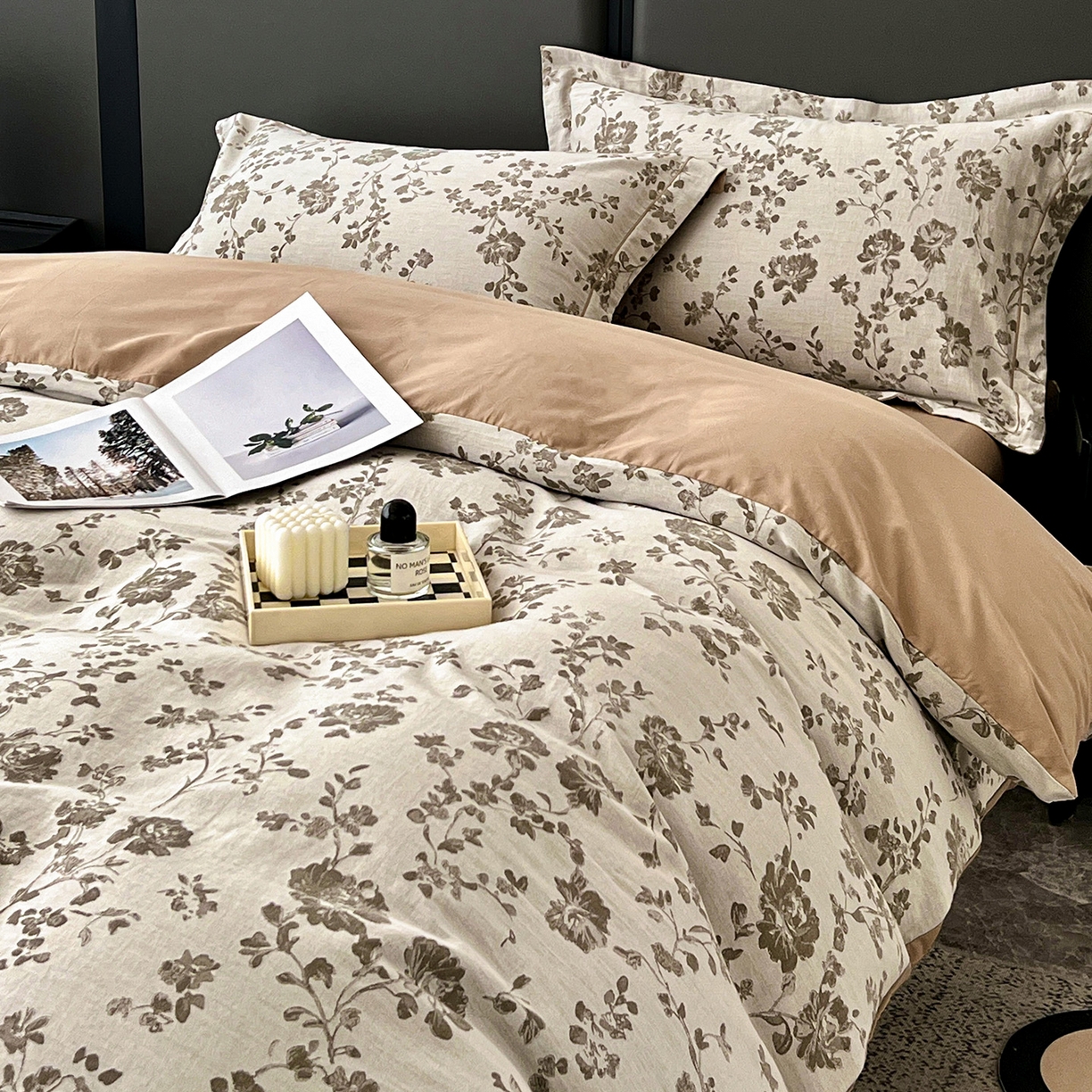 91家纺网 家纺一手货源 找家纺 锦彩家居 2025新款A类60支全棉色织提花四件套-复古风系列 屋顶花园-卡其