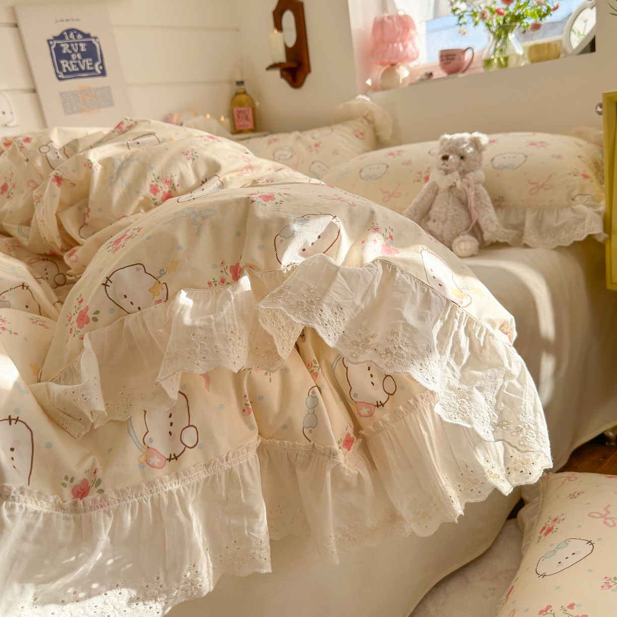 91家纺网 家纺一手货源 找家纺 锦彩家居 2026新款全棉数码印花卡通花边款三件套四件套INS小红书博主风（提供买家秀） 花蕾猫咪