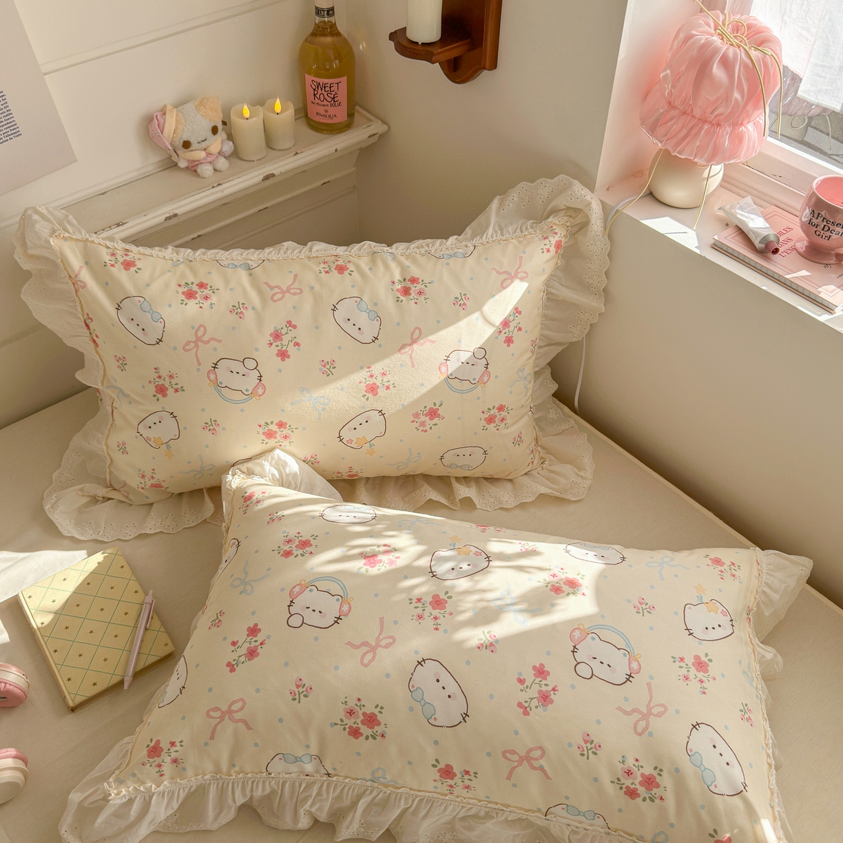 91家纺网 家纺一手货源 找家纺 锦彩家居 2026新款全棉数码印花卡通花边款三件套四件套INS小红书博主风（提供买家秀） 花蕾猫咪