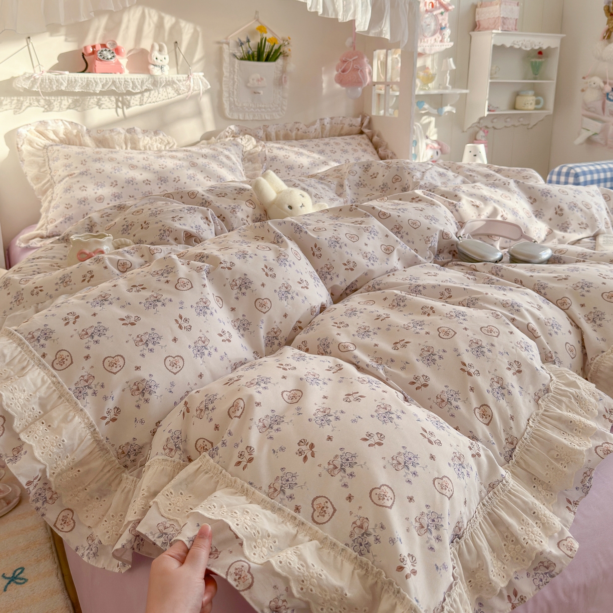 91家纺网 家纺一手货源 找家纺 锦彩家居 2026新款全棉数码印花小碎花花边款三件套四件套INS小红书博主风（提供买家秀） 烟雨丁香