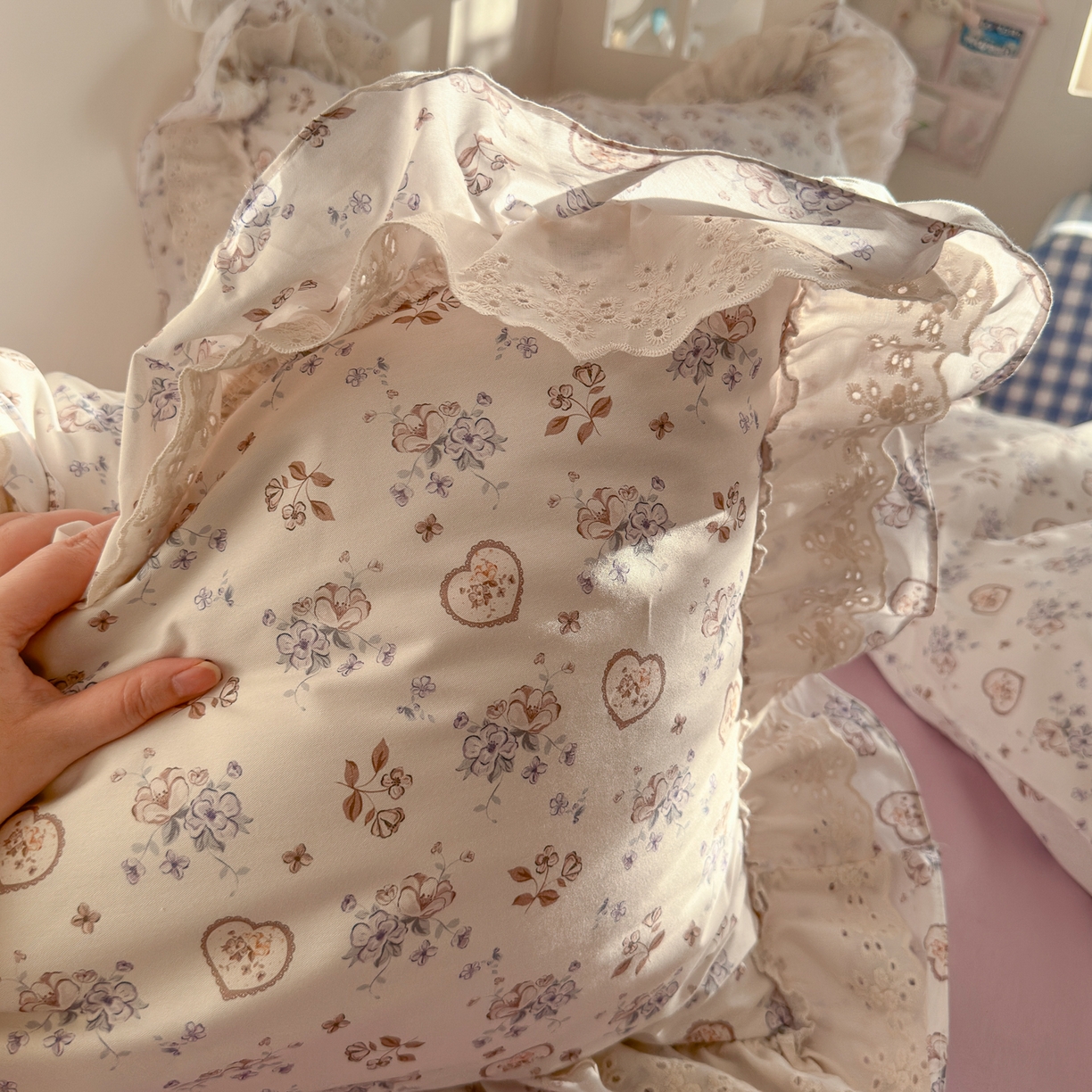 91家纺网 家纺一手货源 找家纺 锦彩家居 2026新款全棉数码印花小碎花花边款三件套四件套INS小红书博主风（提供买家秀） 烟雨丁香