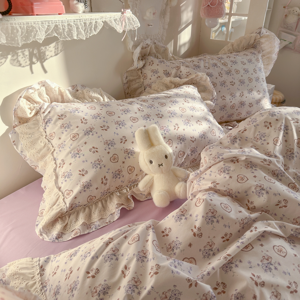 91家纺网 家纺一手货源 找家纺 锦彩家居 2026新款全棉数码印花小碎花花边款三件套四件套INS小红书博主风（提供买家秀） 烟雨丁香