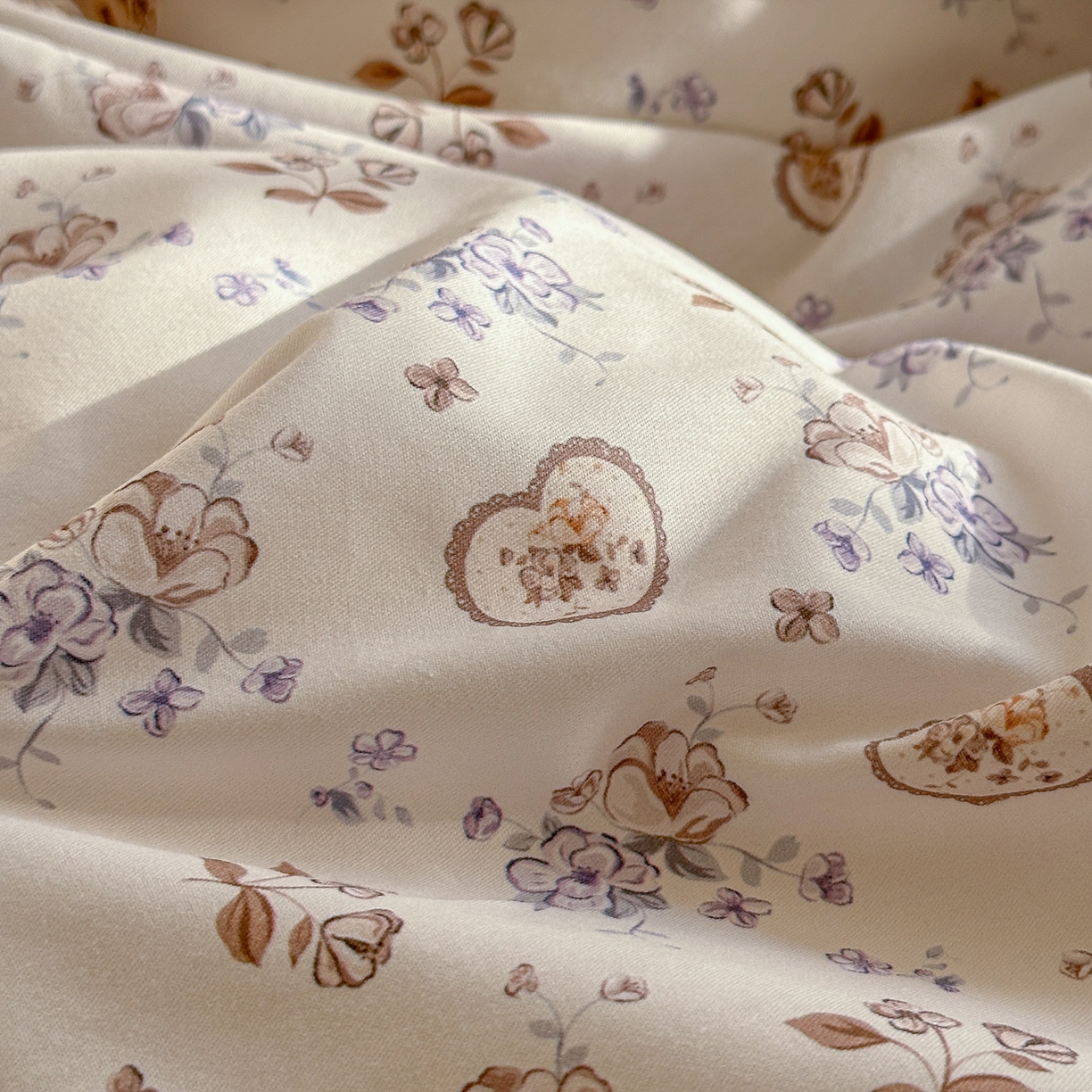 91家纺网 家纺一手货源 找家纺 锦彩家居 2026新款全棉数码印花小碎花花边款三件套四件套INS小红书博主风（提供买家秀） 烟雨丁香