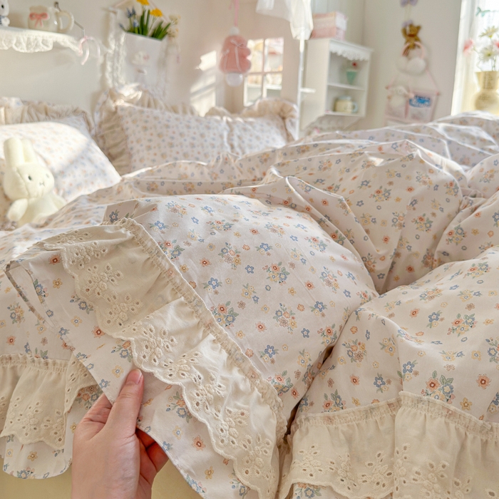 91家纺网 家纺一手货源 找家纺 锦彩家居 2026新款全棉数码印花小碎花花边款三件套四件套INS小红书博主风（提供买家秀） 微风浅夏