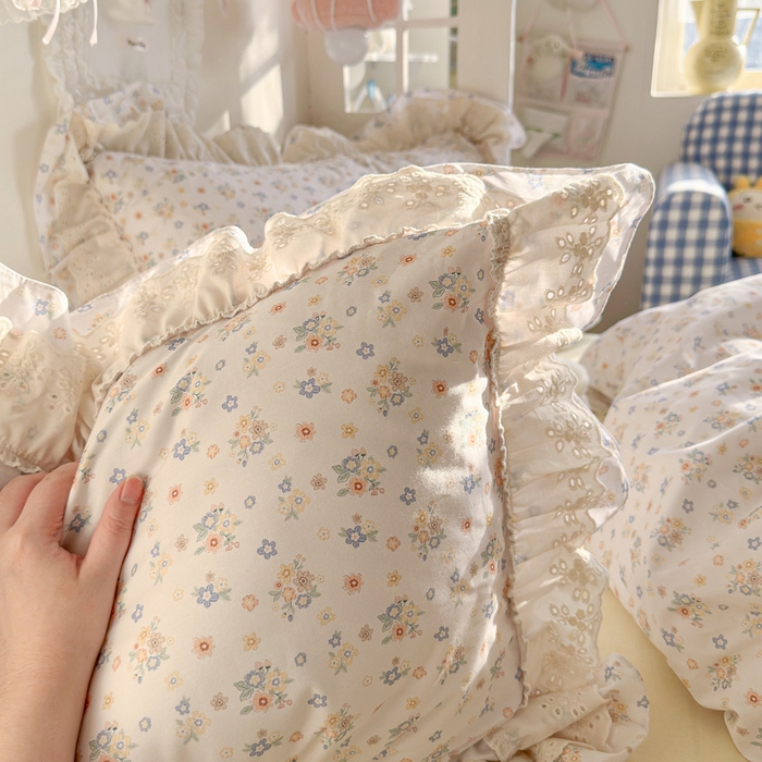 91家纺网 家纺一手货源 找家纺 锦彩家居 2026新款全棉数码印花小碎花花边款三件套四件套INS小红书博主风（提供买家秀） 微风浅夏