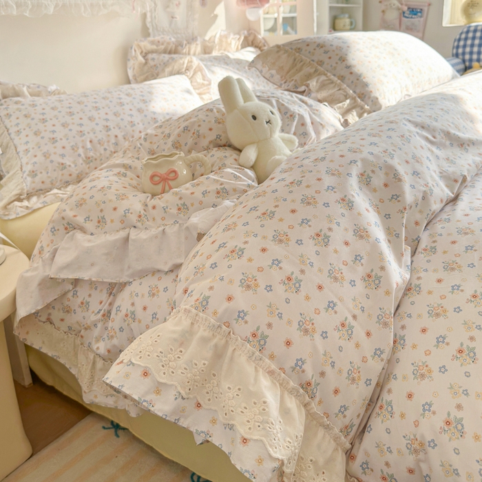 91家纺网 家纺一手货源 找家纺 锦彩家居 2026新款全棉数码印花小碎花花边款三件套四件套INS小红书博主风（提供买家秀） 微风浅夏