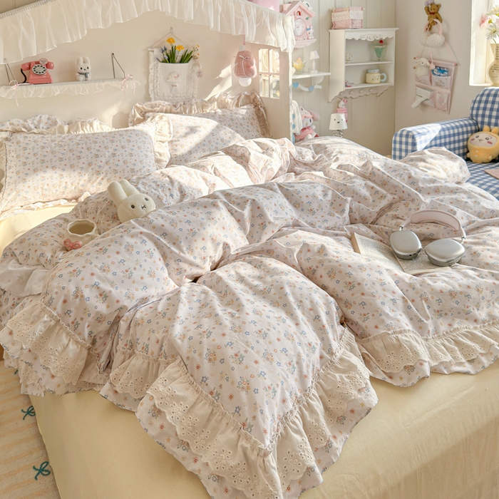 91家纺网 家纺一手货源 找家纺 锦彩家居 2026新款全棉数码印花小碎花花边款三件套四件套INS小红书博主风（提供买家秀） 微风浅夏