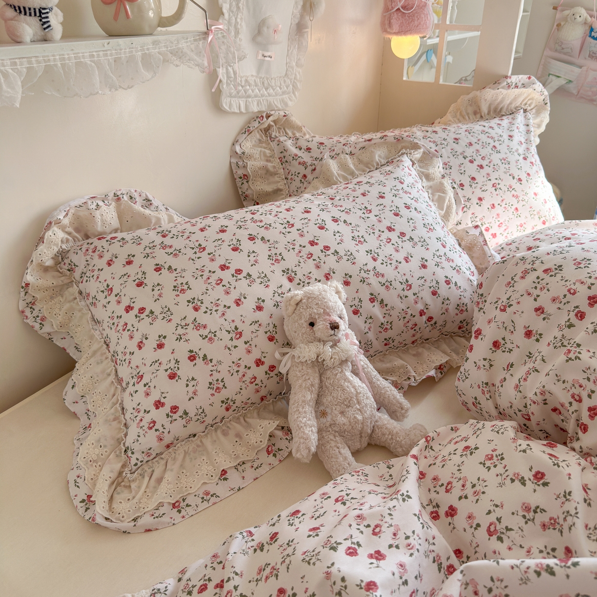 91家纺网 家纺一手货源 找家纺 锦彩家居 2026新款全棉数码印花小碎花花边款三件套四件套INS小红书博主风（提供买家秀） 春缇玫瑰