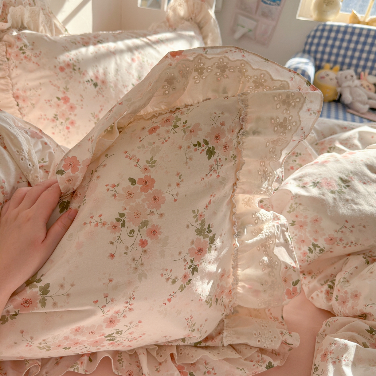 91家纺网 家纺一手货源 找家纺 锦彩家居 2026新款全棉数码印花小碎花花边款三件套四件套INS小红书博主风（提供买家秀） 墨染山樱