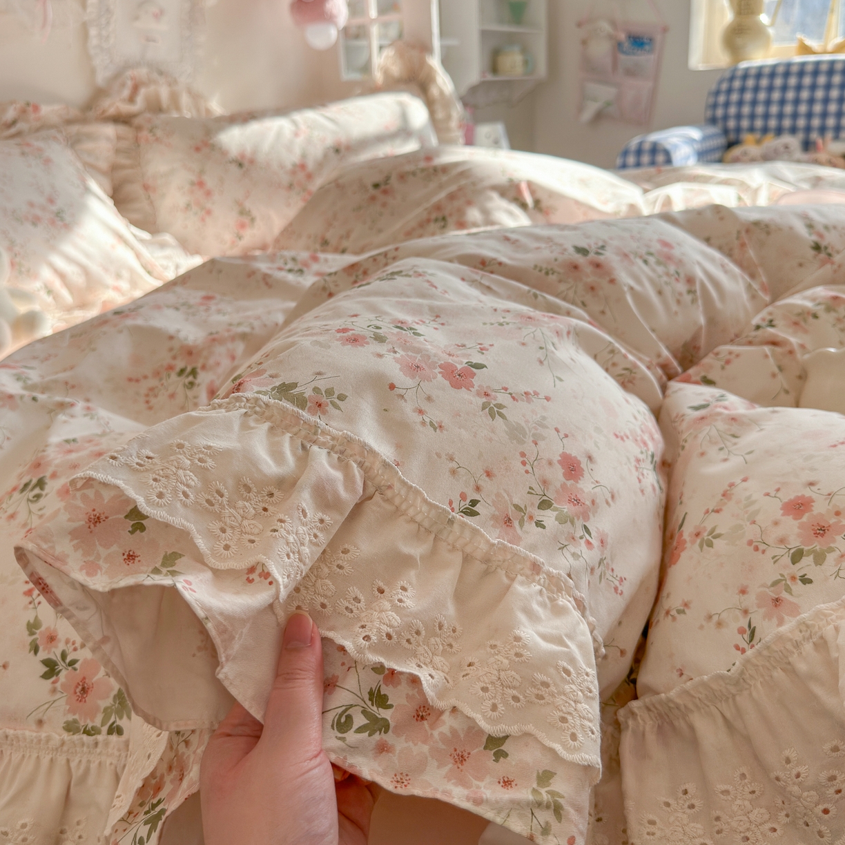 91家纺网 家纺一手货源 找家纺 锦彩家居 2026新款全棉数码印花小碎花花边款三件套四件套INS小红书博主风（提供买家秀） 墨染山樱