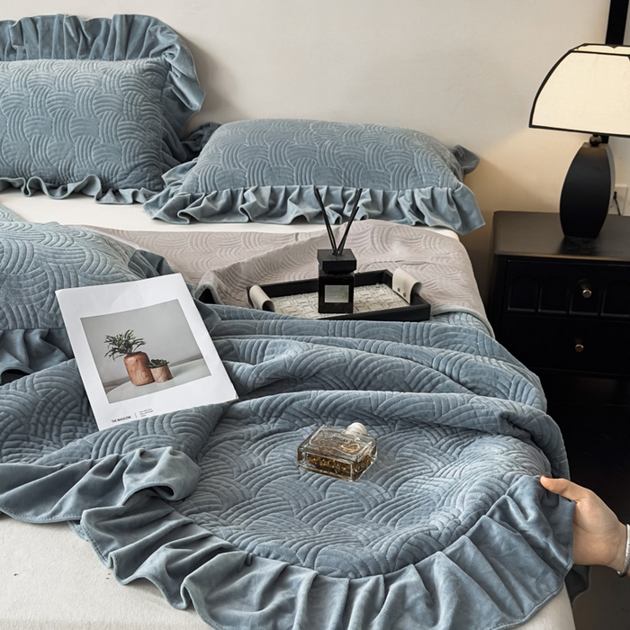 91家纺网 家纺一手货源 找家纺 爱彼家纺 2025冬季新款水晶宝宝绒单床盖床盖单件家用保暖床盖毛毯 宝宝绒床盖-浅灰