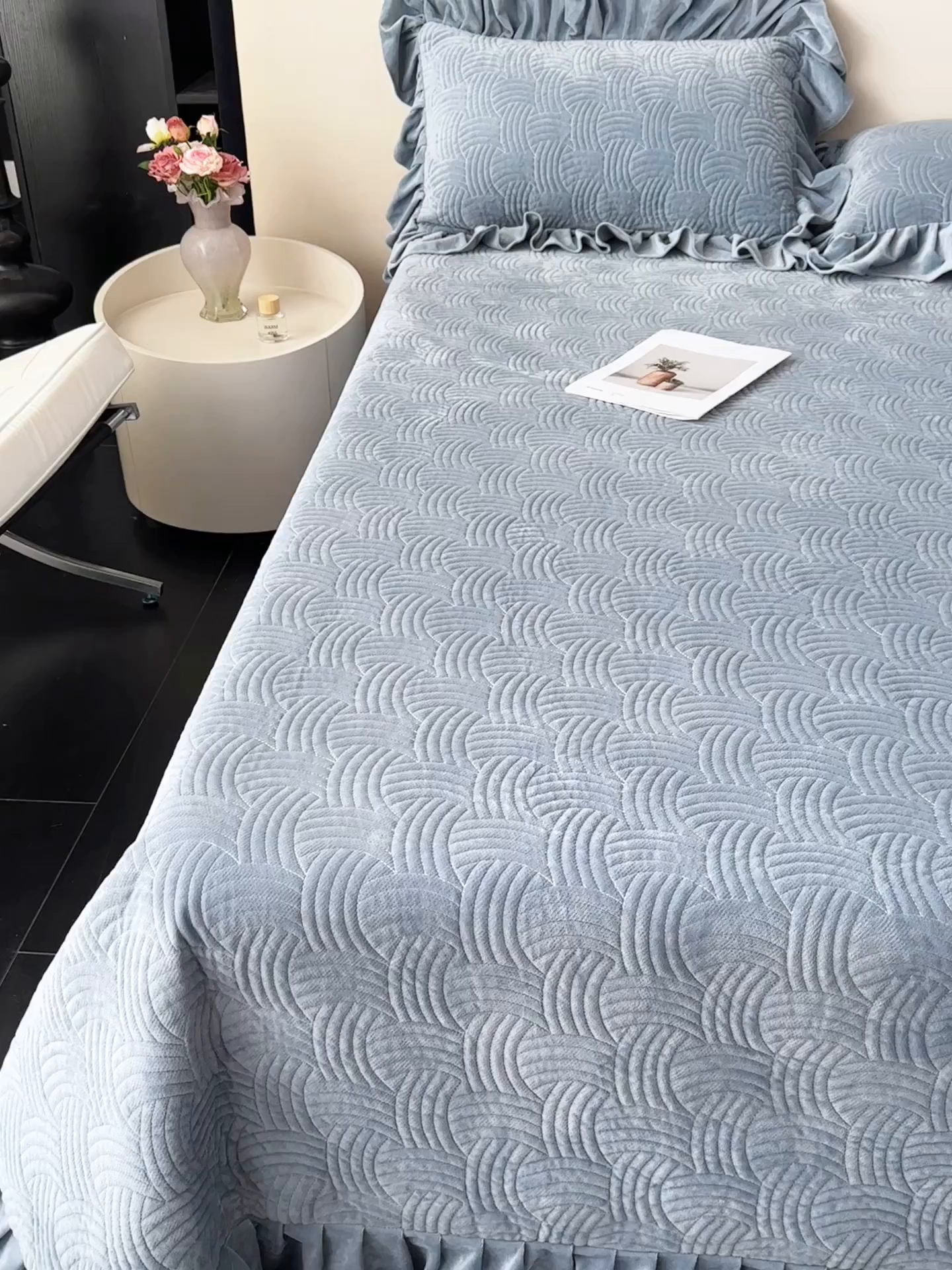 91家纺网 家纺一手货源 找家纺 爱彼家纺 2025冬季新款水晶宝宝绒单床盖床盖单件家用保暖床盖毛毯 宝宝绒床盖-浅灰