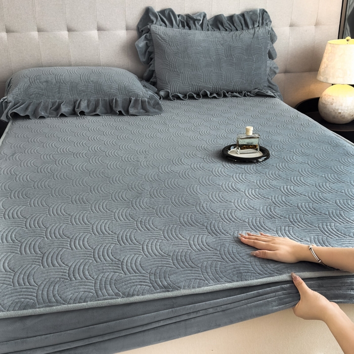 91家纺网 家纺一手货源 找家纺 爱彼家纺 2025冬季新款水晶宝宝绒床笠单品床笠床笠单件床笠三件套 宝宝绒床笠-浅灰