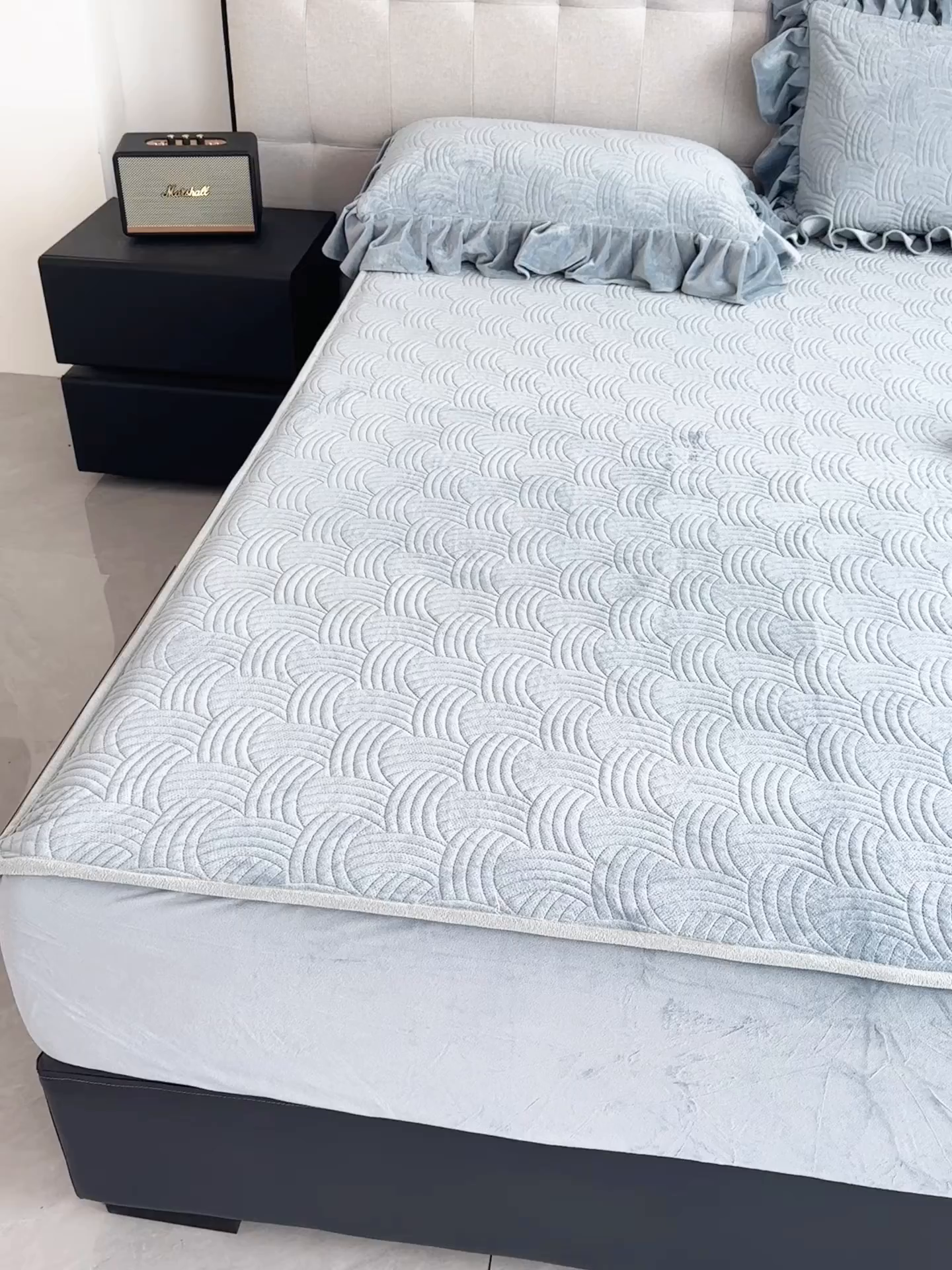 91家纺网 家纺一手货源 找家纺 爱彼家纺 2025冬季新款水晶宝宝绒床笠单品床笠床笠单件床笠三件套 宝宝绒床笠-浅兰