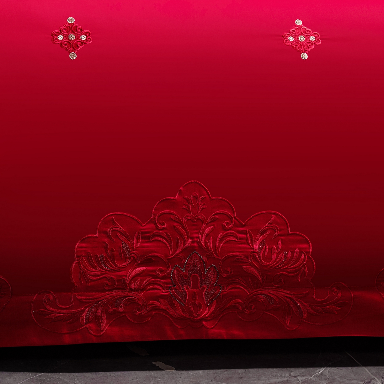 91家纺网 家纺一手货源 找家纺 置顶家纺 2025新款新中式棚拍亲肤棉婚庆大红刺绣系列四件套 盛世婚礼-大红