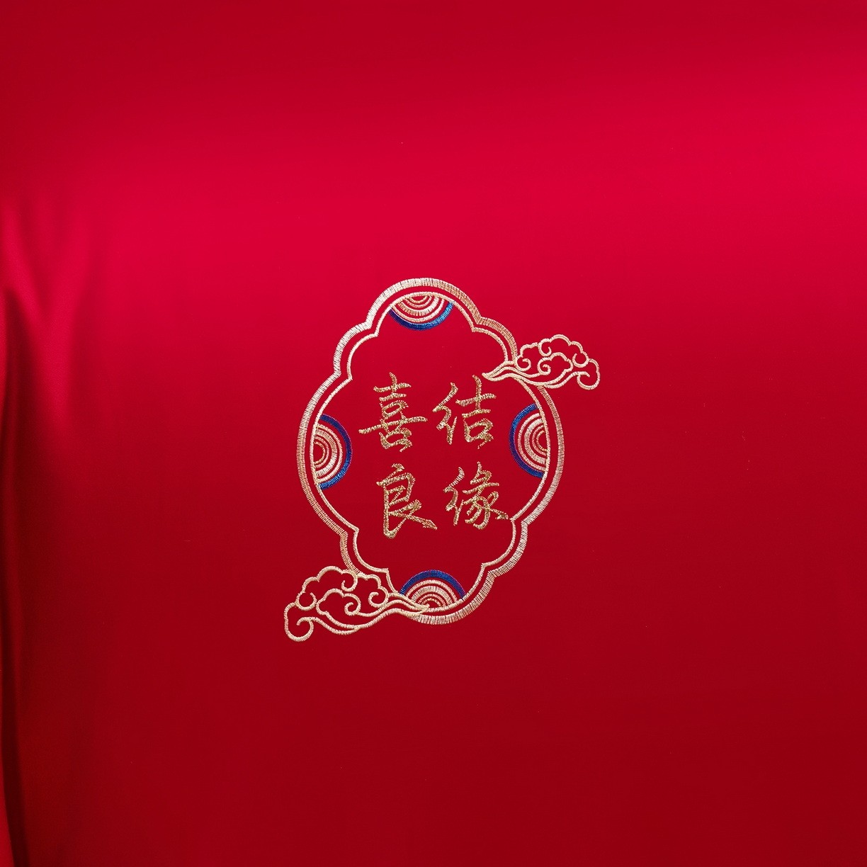 91家纺网 家纺一手货源 找家纺 置顶家纺 2025新款新中式棚拍亲肤棉婚庆大红刺绣系列四件套 龙姿凤彩-大红