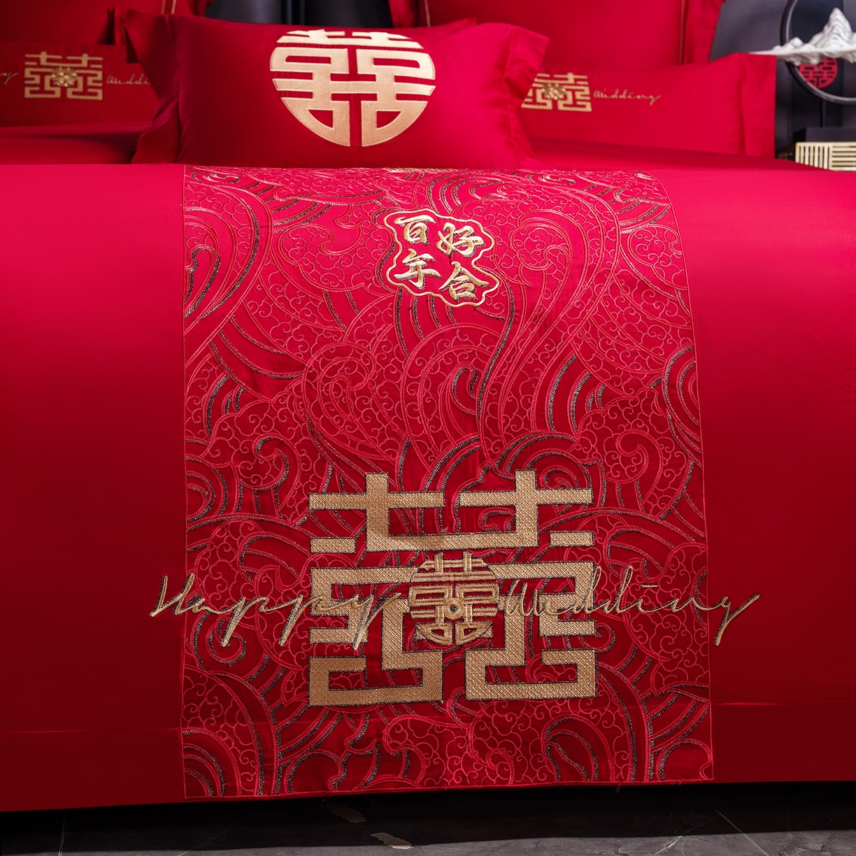 91家纺网 家纺一手货源 找家纺 置顶家纺 2025新款新中式棚拍亲肤棉婚庆大红刺绣系列四件套 喜礼-大红