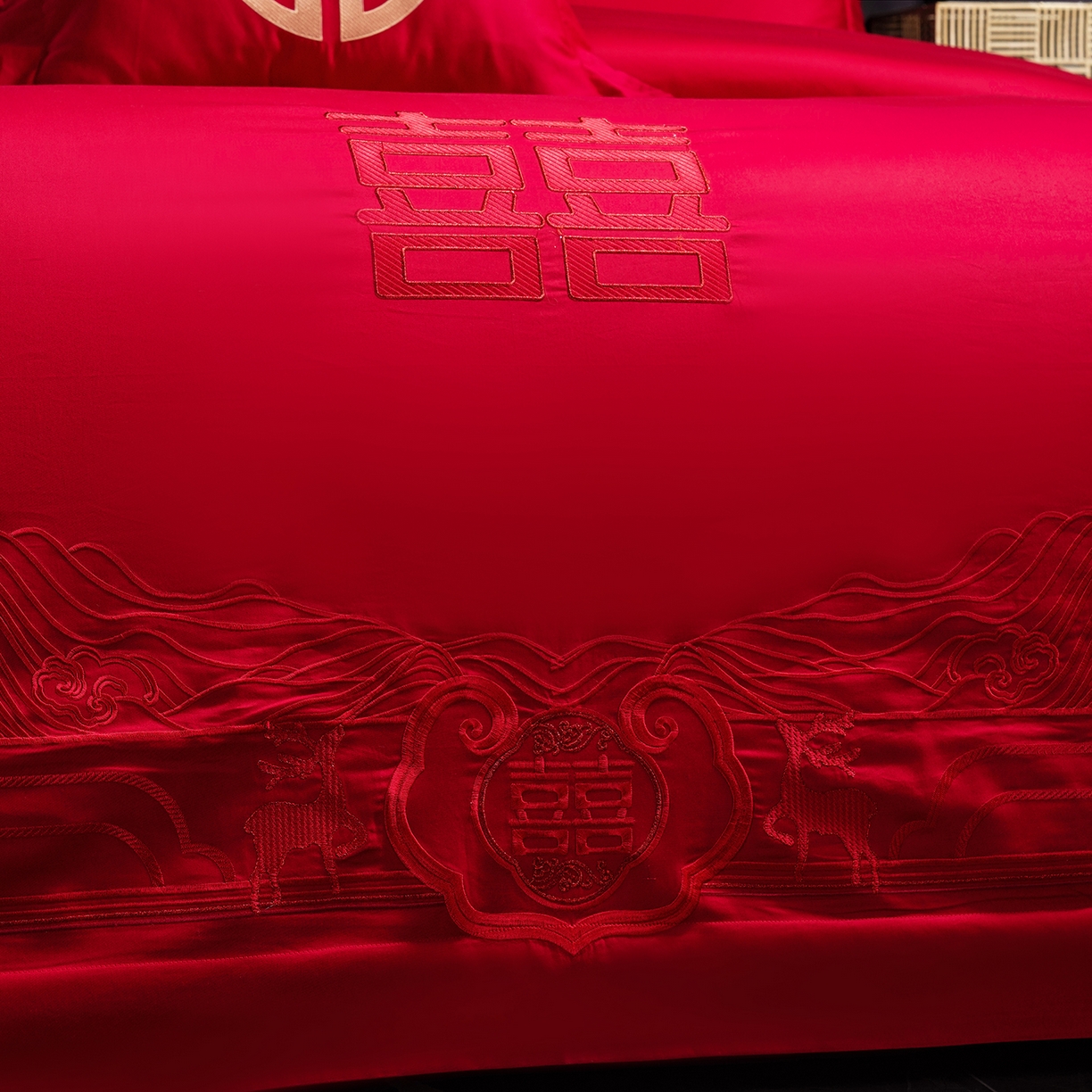 91家纺网 家纺一手货源 找家纺 置顶家纺 2025新款新中式棚拍亲肤棉婚庆大红刺绣系列四件套 花开富贵-大红