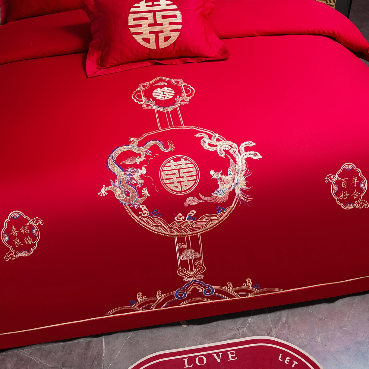 91家纺网 家纺一手货源 找家纺 置顶家纺 2025新款新中式棚拍亲肤棉婚庆大红刺绣系列四件套 龙姿凤彩-大红