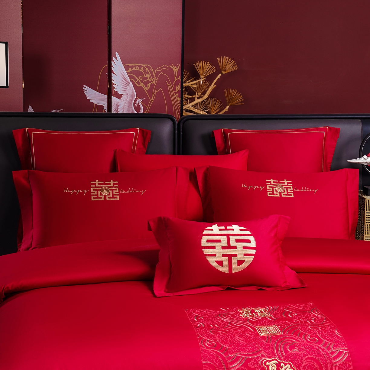 91家纺网 家纺一手货源 找家纺 置顶家纺 2025新款新中式棚拍亲肤棉婚庆大红刺绣系列四件套 喜礼-大红