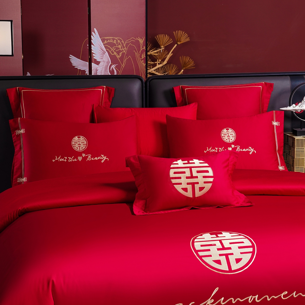 91家纺网 家纺一手货源 找家纺 置顶家纺 2025新款新中式棚拍亲肤棉婚庆大红刺绣系列四件套 幸福婚礼-大红